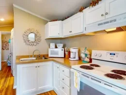 Park Model Kitchen, by Vacavia